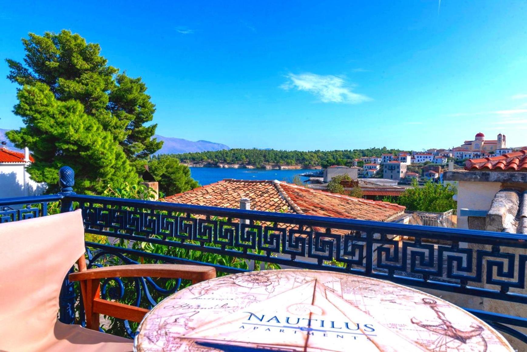 Nautilus Luxury Suites Galaxídhion Exterior foto