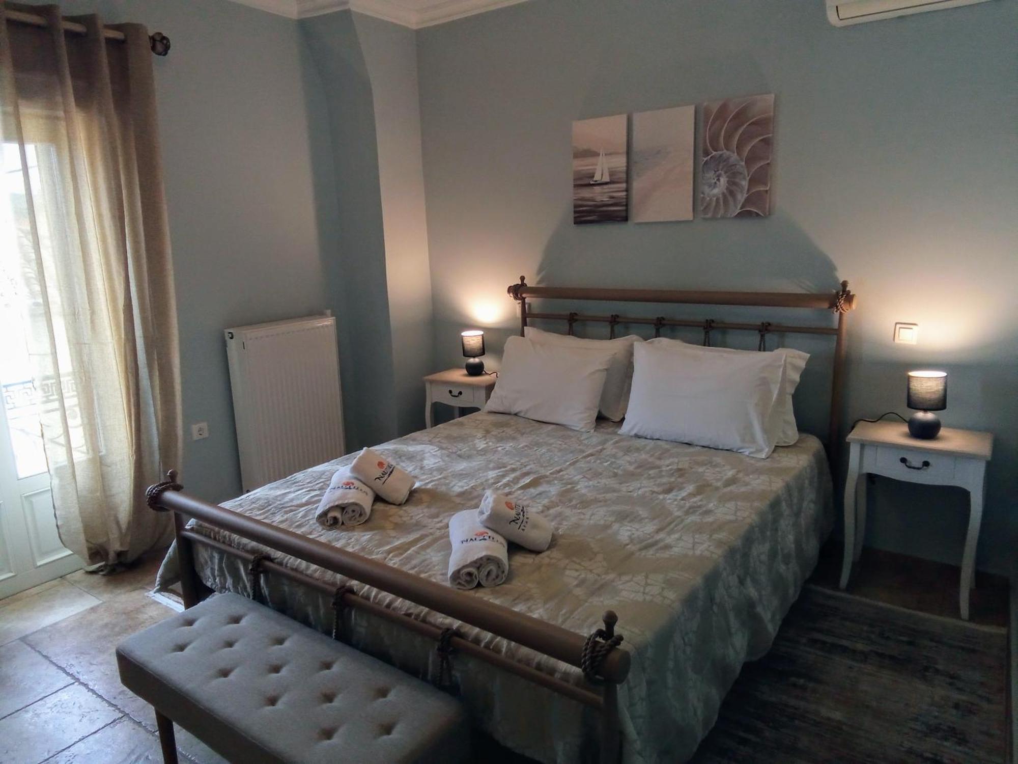 Nautilus Luxury Suites Galaxídhion Habitación foto
